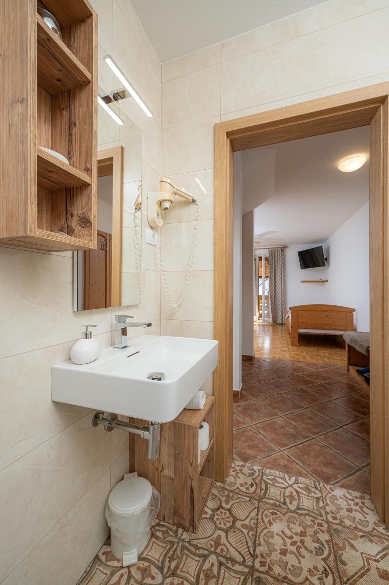 Rooms & Apartments Pr Matjon ブレッド エクステリア 写真
